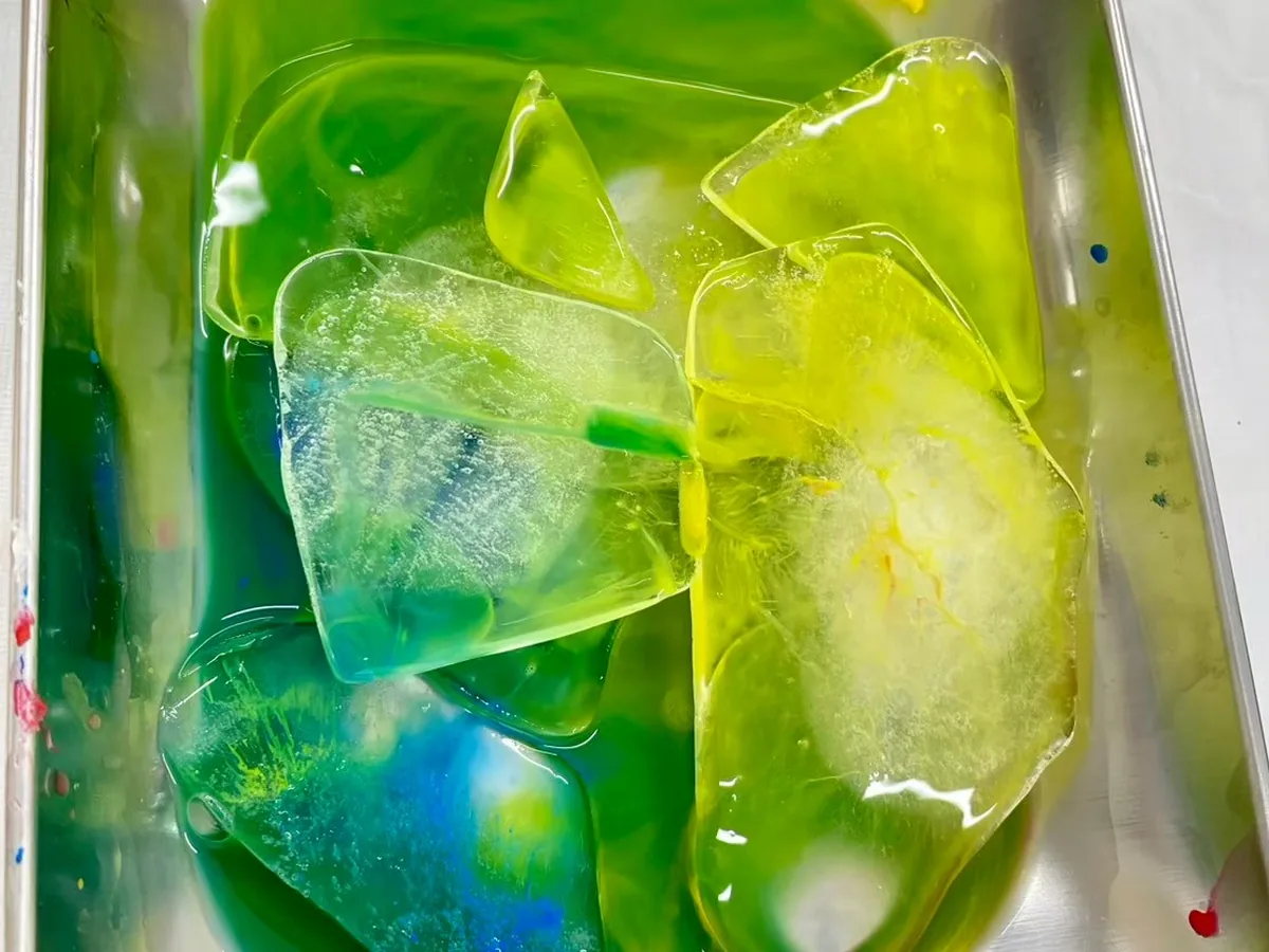色水を使った感覚遊びの素材